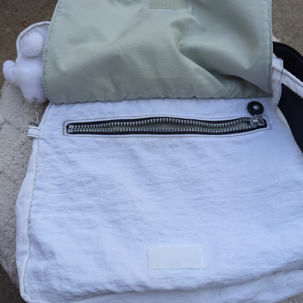 NWOT Kipling White Black Trim Crossbody Large Bag - Picture 4 of 7